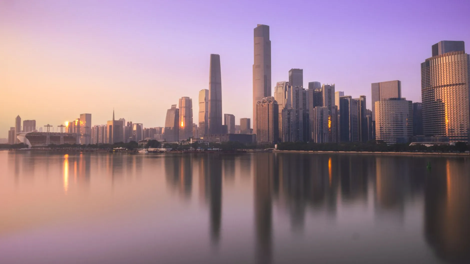 2025年存储硬件选型指南：磁盘阵列与NAS的适用场景分析