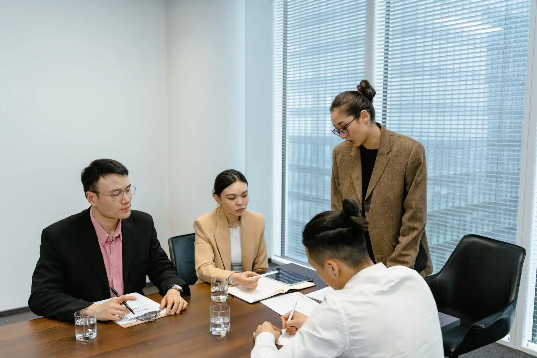 企业级磁带库与光纤交换机选型指南：上海及长三角存储硬件采购参考