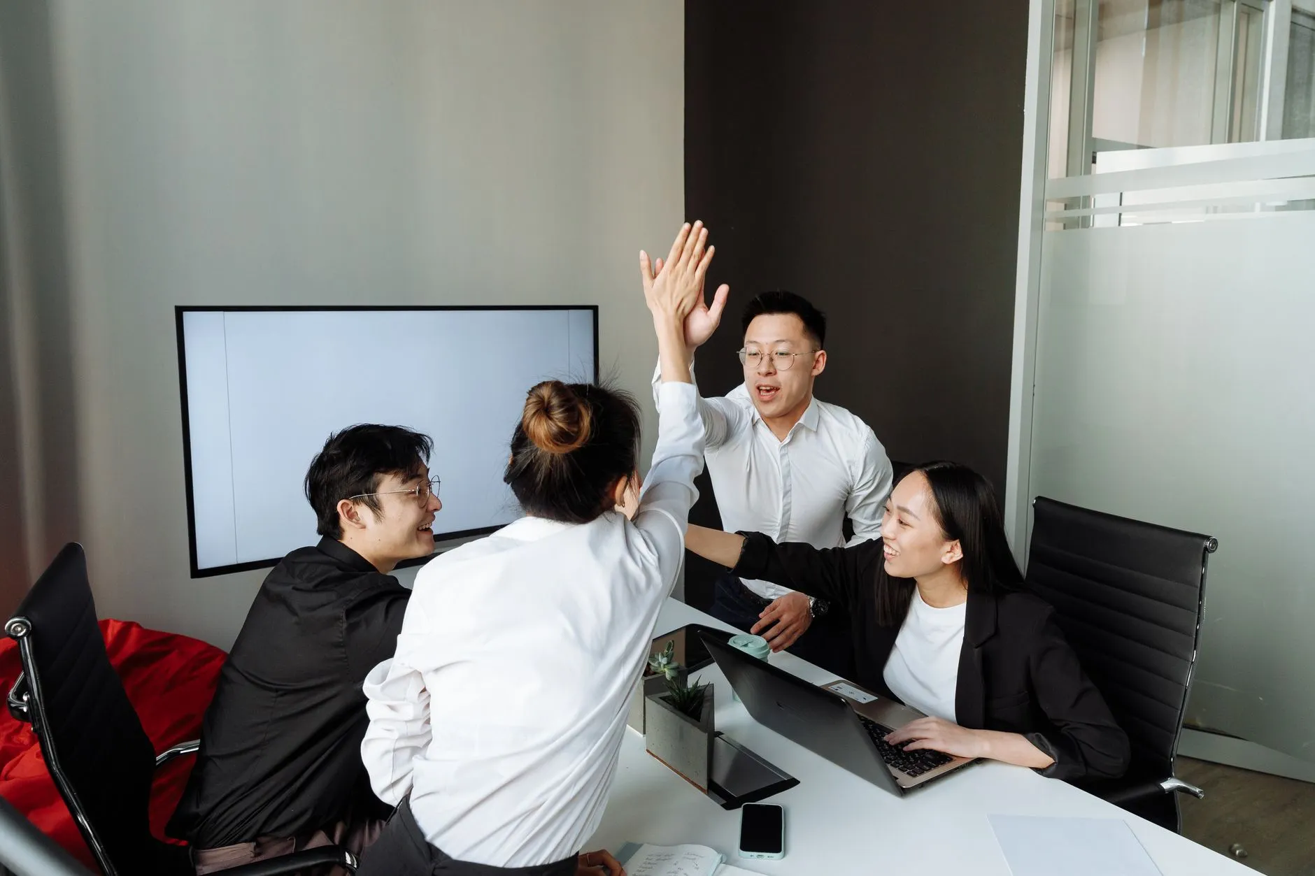 上海信晓网络磁盘阵列与NAS存储选型指南：企业数据安全备份要点